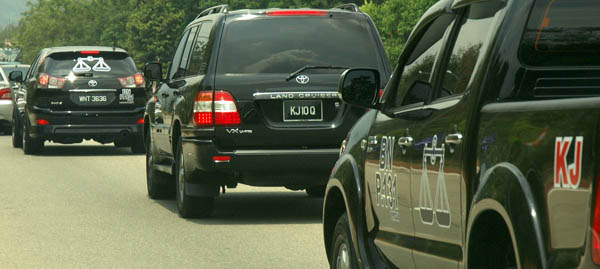 Khairy’s entourage. Photos by Danny Lim