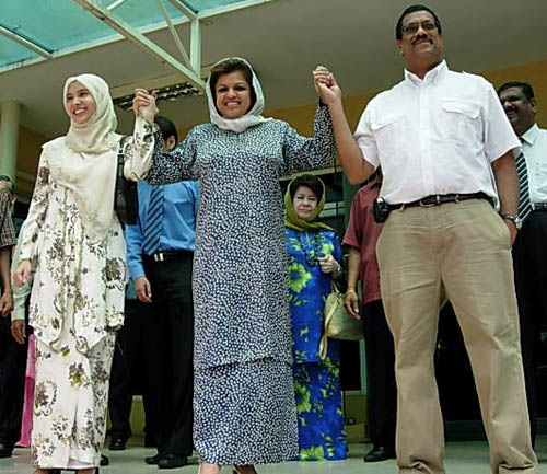 [L-R] Nurul Izzah, Shahrizat, Periasamy. Photos by Jacqueline Ann Surin.