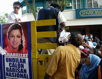 Shahrizat’s team giving out free t-shirts to supporters