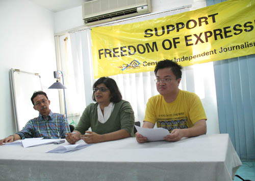 L-R: Dr Mustafa K Anuar(Charter 2000-Aliran coordinator), Gayathry Venkiteswaran (CIJ executive director), Wong Chin Huat (Wami chairman)