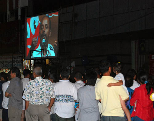 Kulasegaran addresses the crowd at the ceramah at Jalan Kampar, Ipoh, on March 2.