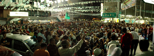 Waiting for the results on the streets of Kota Bharu. Photo by Danny Lim.